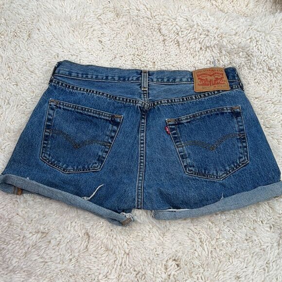Levi's Women's 501 Medium Wash Raw Edge Denim Faded Distressed Jean Shorts - Picture 6 of 10